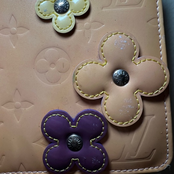 LOUIS VUITTON VERNIS FLOWERS POCHETTE - Picture 6 of 8